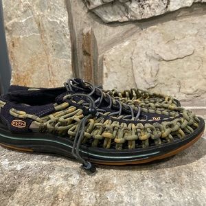 Keen
Uneek Stripes Sandals - Women’s 9